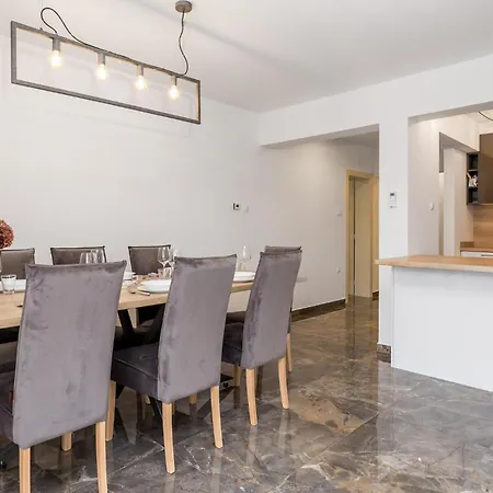Apartman Gorgeous In Pobri With Wifi *