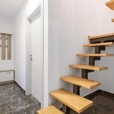 Apartman Gorgeous In Pobri With Wifi
