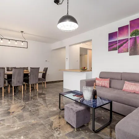 Apartman Gorgeous In Pobri With Wifi Volosko